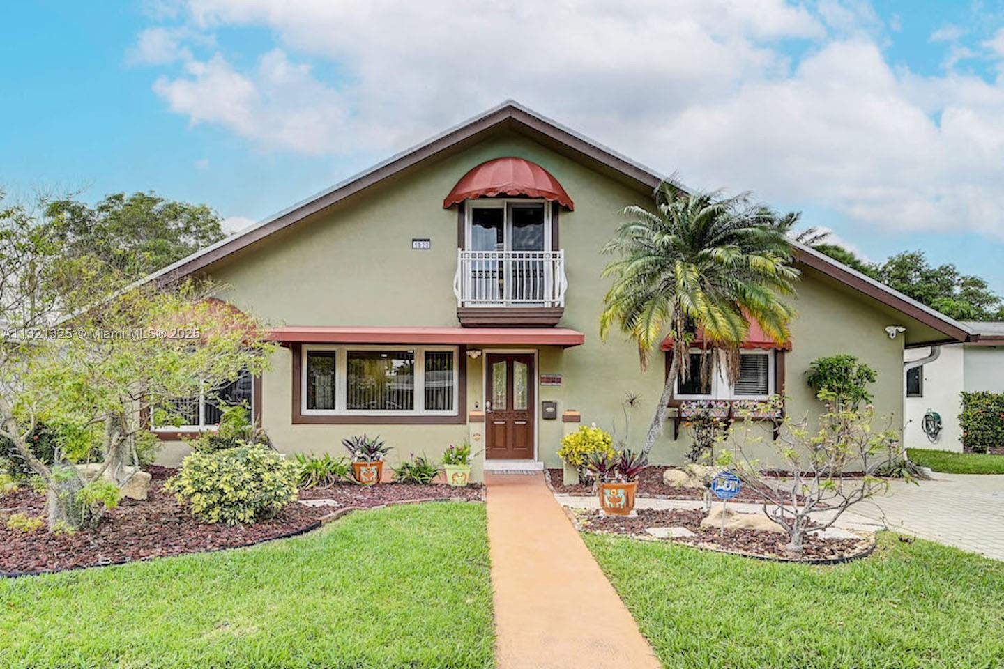 COUNTRY CLUB HOMES - Residential Lease