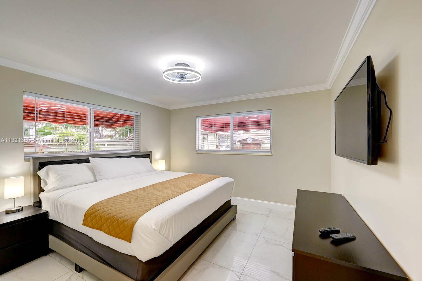 COUNTRY CLUB HOMES - Residential Lease