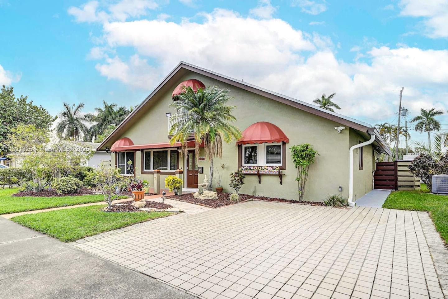 COUNTRY CLUB HOMES - Residential Lease