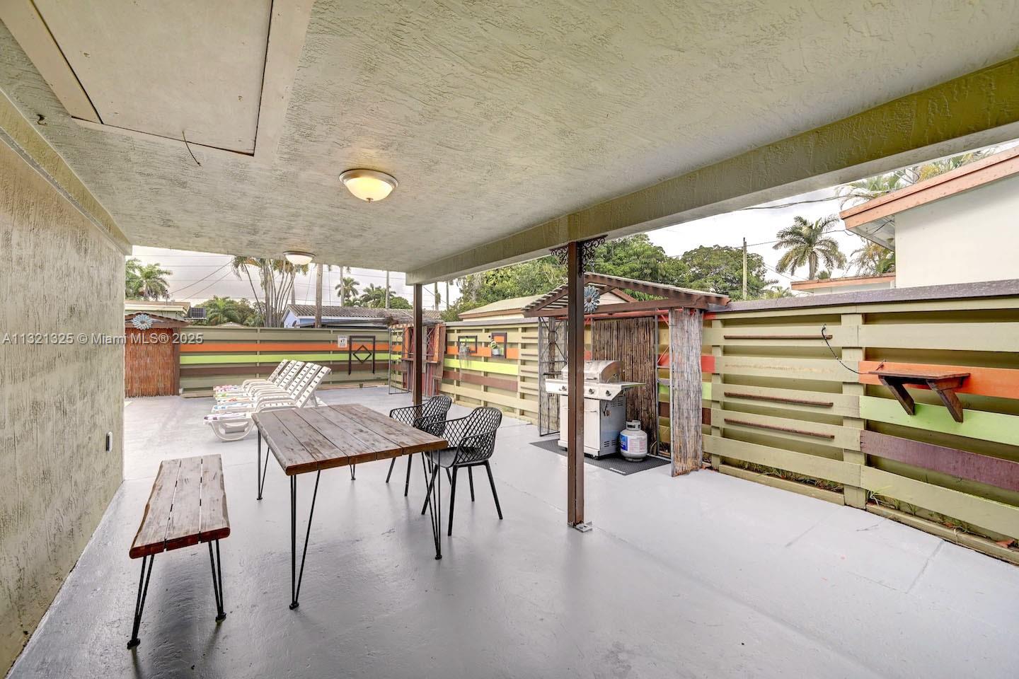 COUNTRY CLUB HOMES - Residential Lease