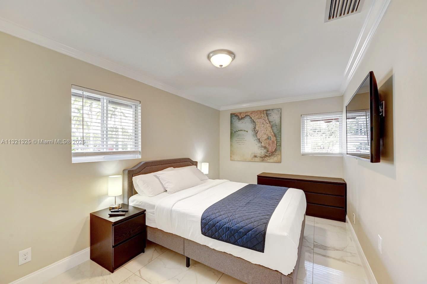 COUNTRY CLUB HOMES - Residential Lease