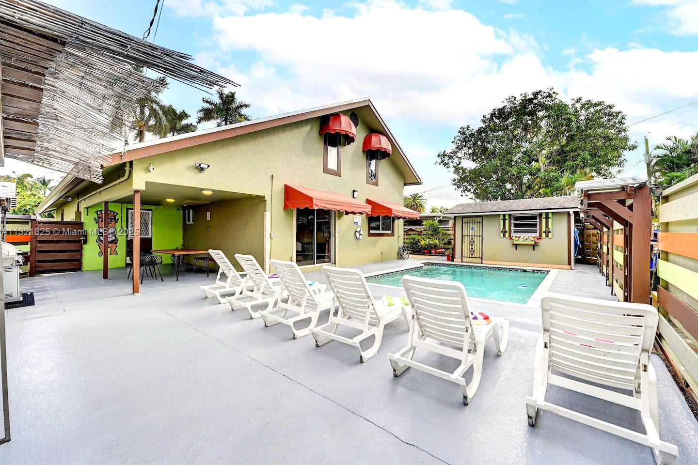 COUNTRY CLUB HOMES - Residential Lease