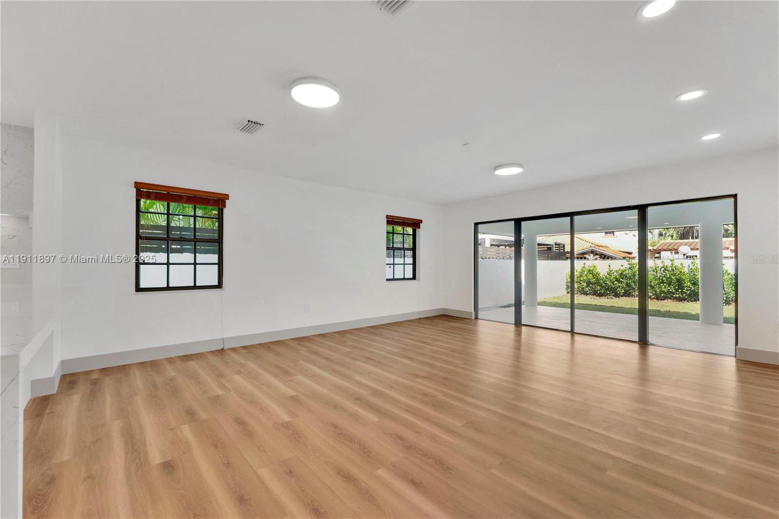 HOLLEMAN PARK - Residential Lease