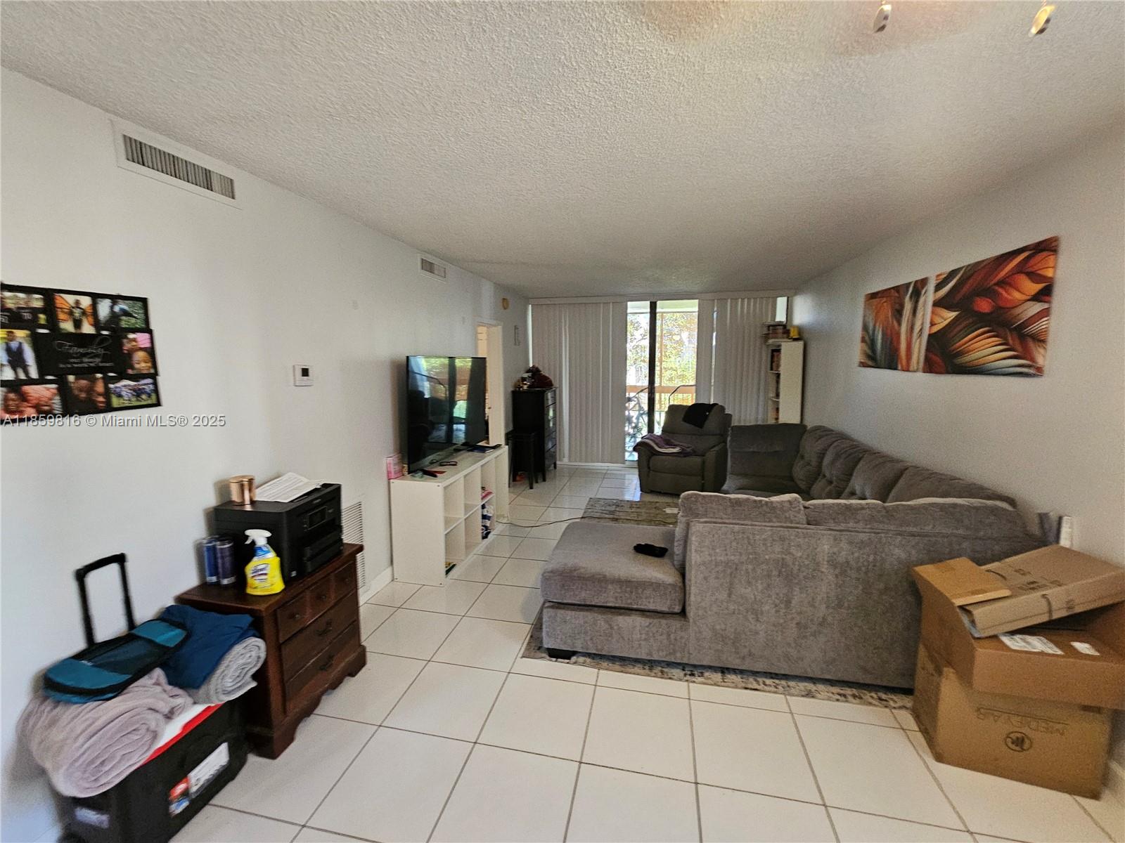 8429 Forest Hills Dr 305