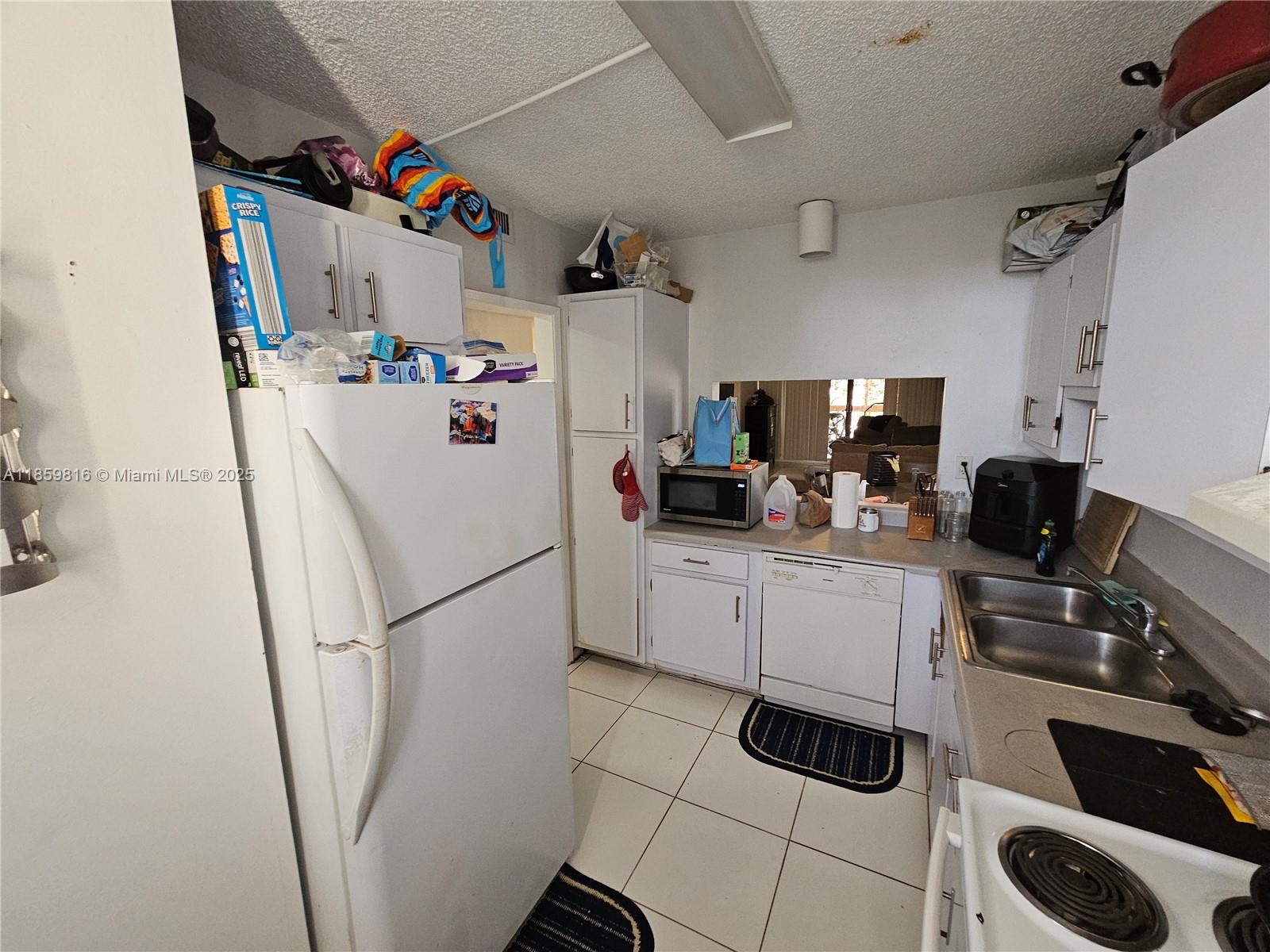 8429 Forest Hills Dr 305