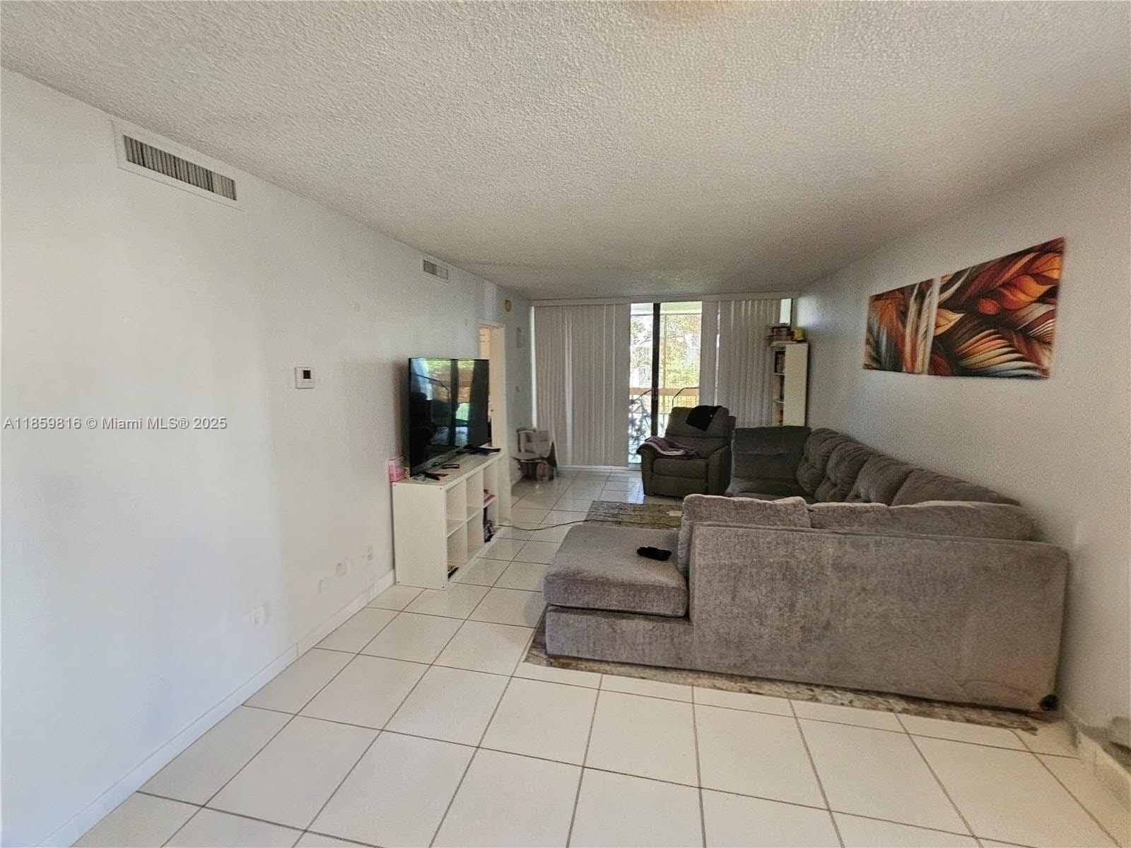 8429 Forest Hills Dr 305