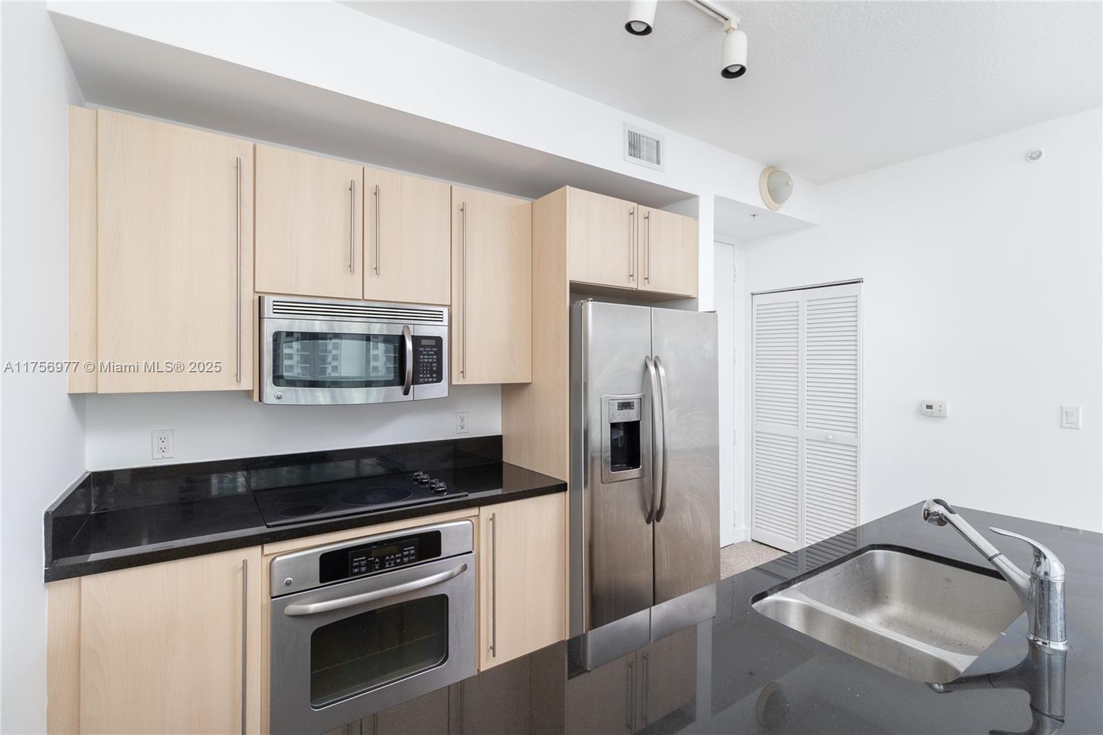 1111 SW 1st Ave 2423-N