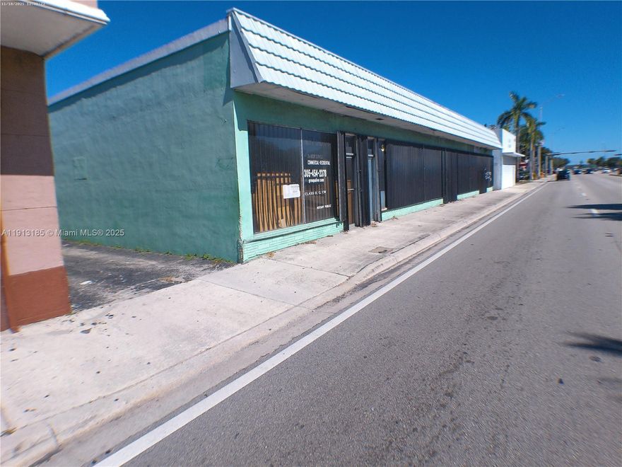 BEAUTIFUL BUILDING WITH 4 DIFFERENT OFFICES, CAN BE USED FOR MEDICAL OFFICE, CHURCH, BANQUET HALL. THERE ARE A LOT YOU CAN DO WITH THIS BUILDING, JUST GO TO SEE FOR YOURSELF.