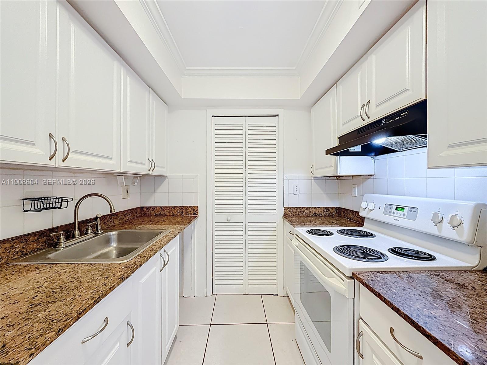 LAKEVIEW GARDENS AT MIAMI - Residential