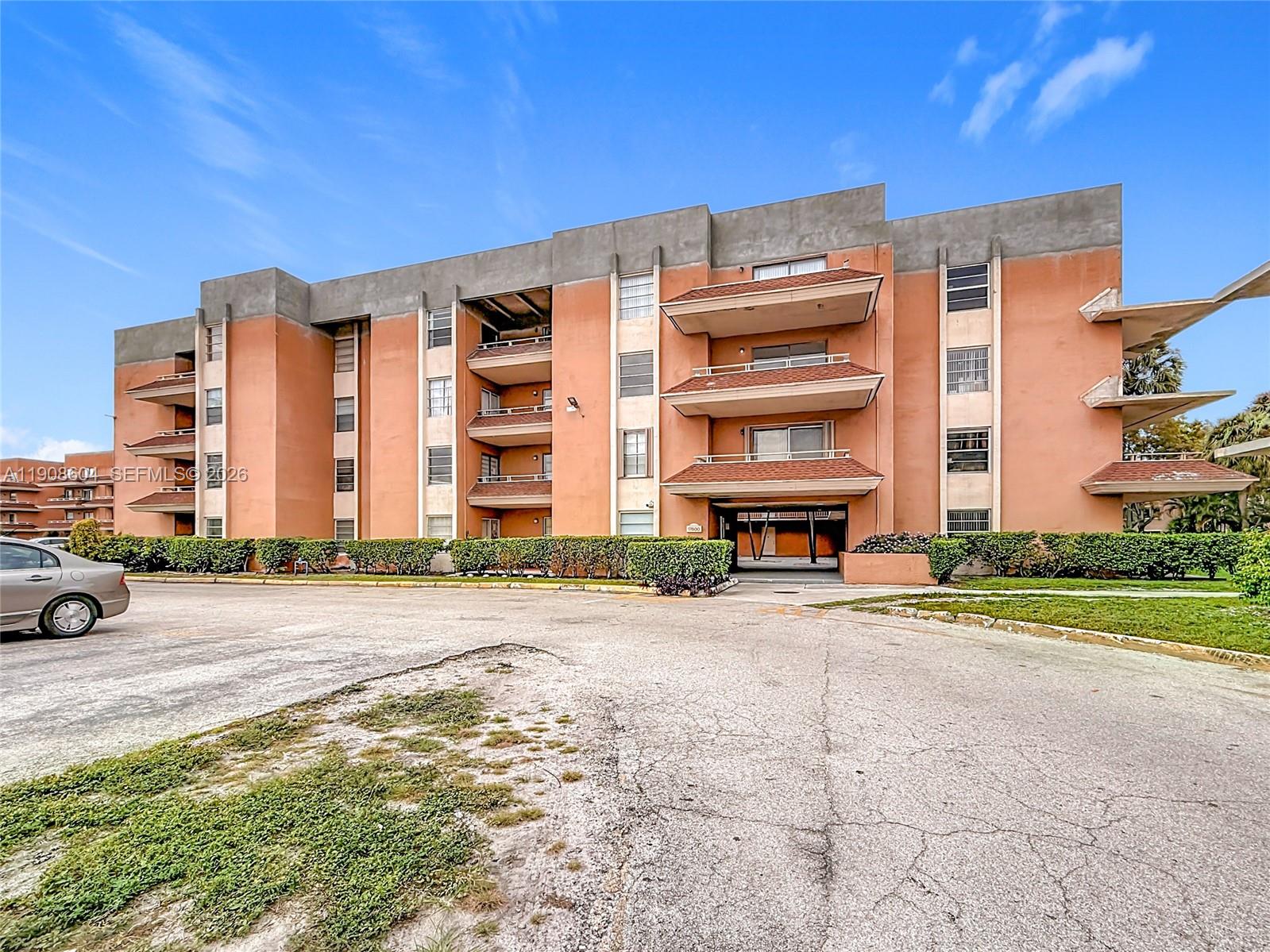 LAKEVIEW GARDENS AT MIAMI - Residential