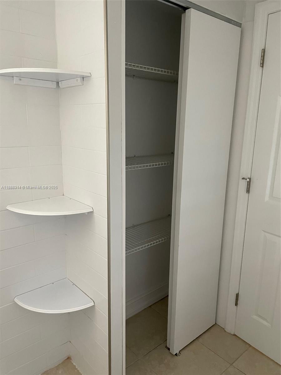 HOLLYWOOD - Residential Lease