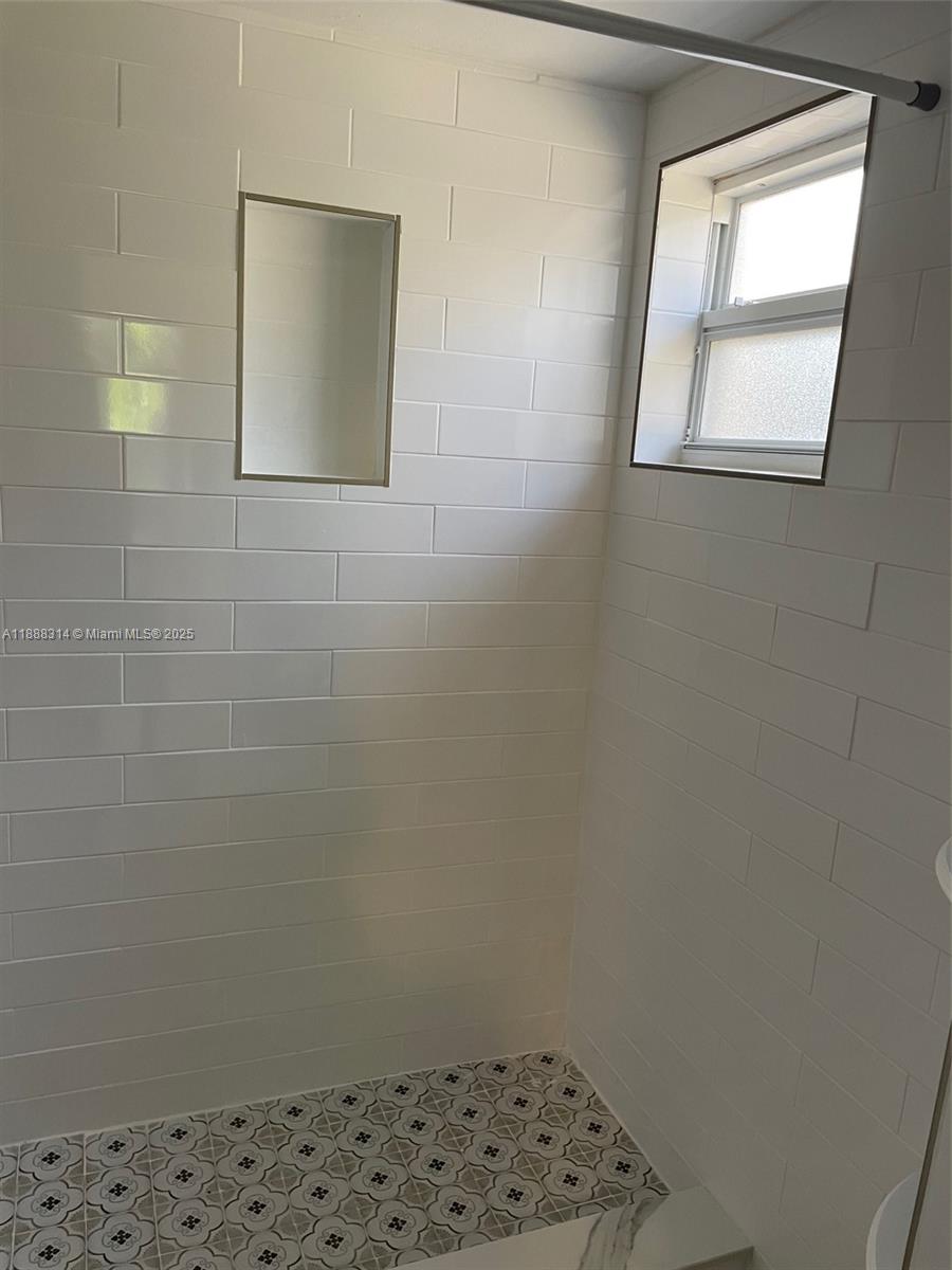 HOLLYWOOD - Residential Lease