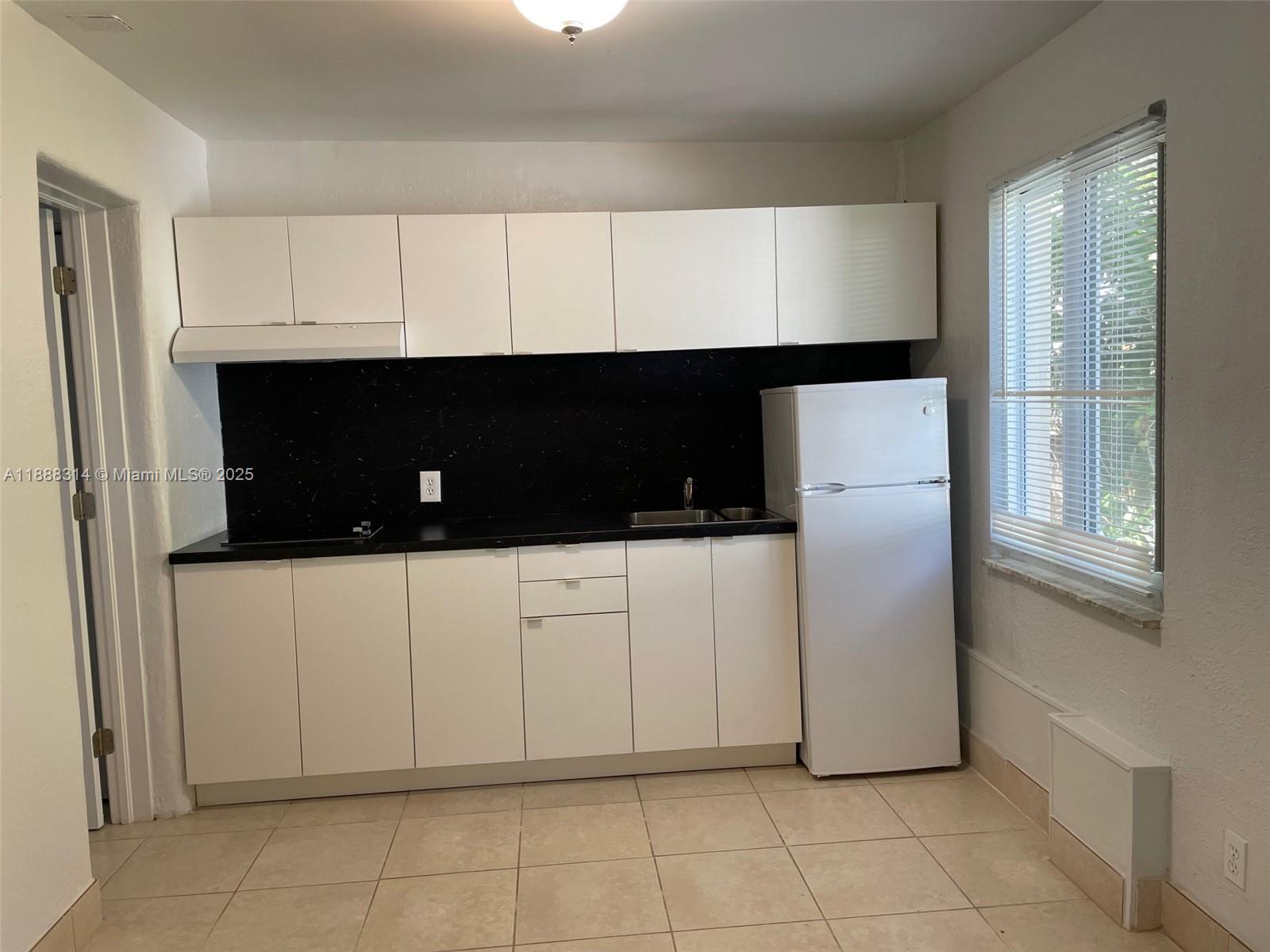 HOLLYWOOD - Residential Lease