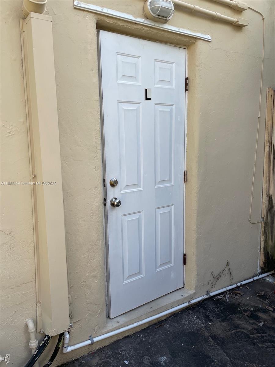 HOLLYWOOD - Residential Lease