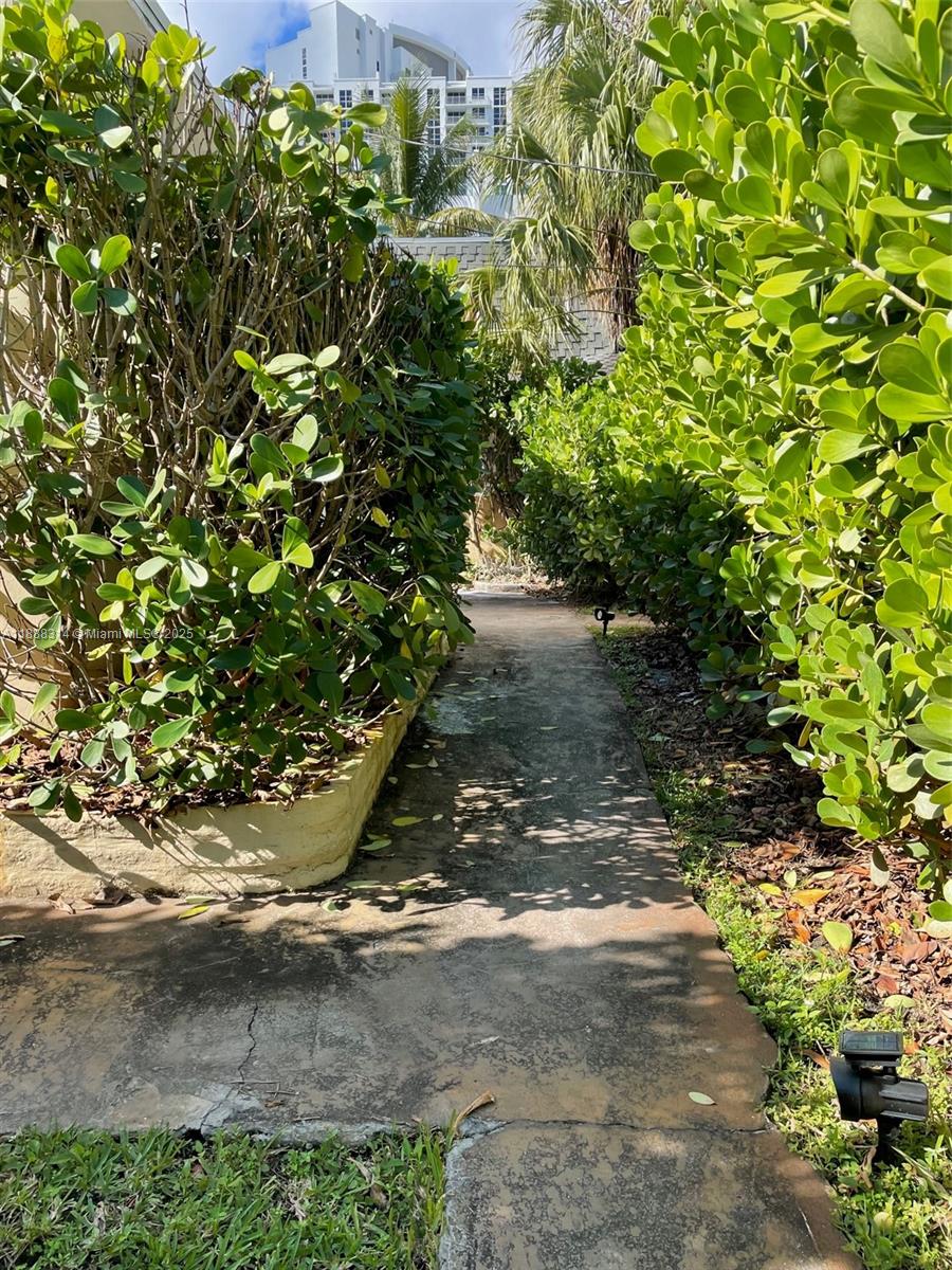 HOLLYWOOD - Residential Lease