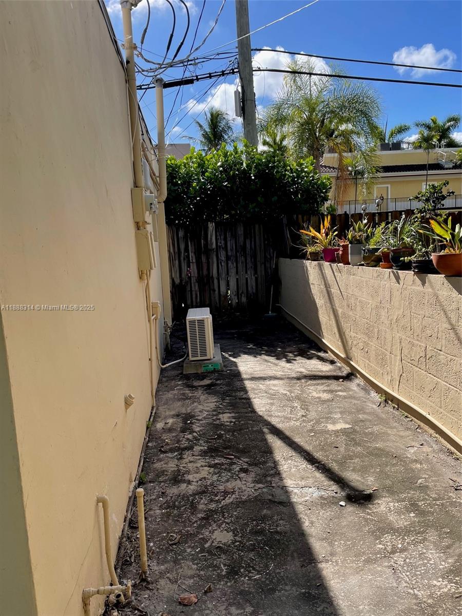 HOLLYWOOD - Residential Lease