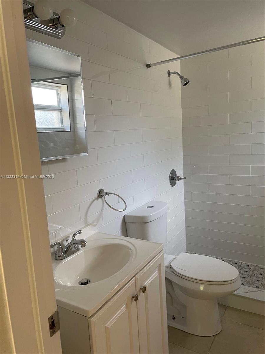 HOLLYWOOD - Residential Lease