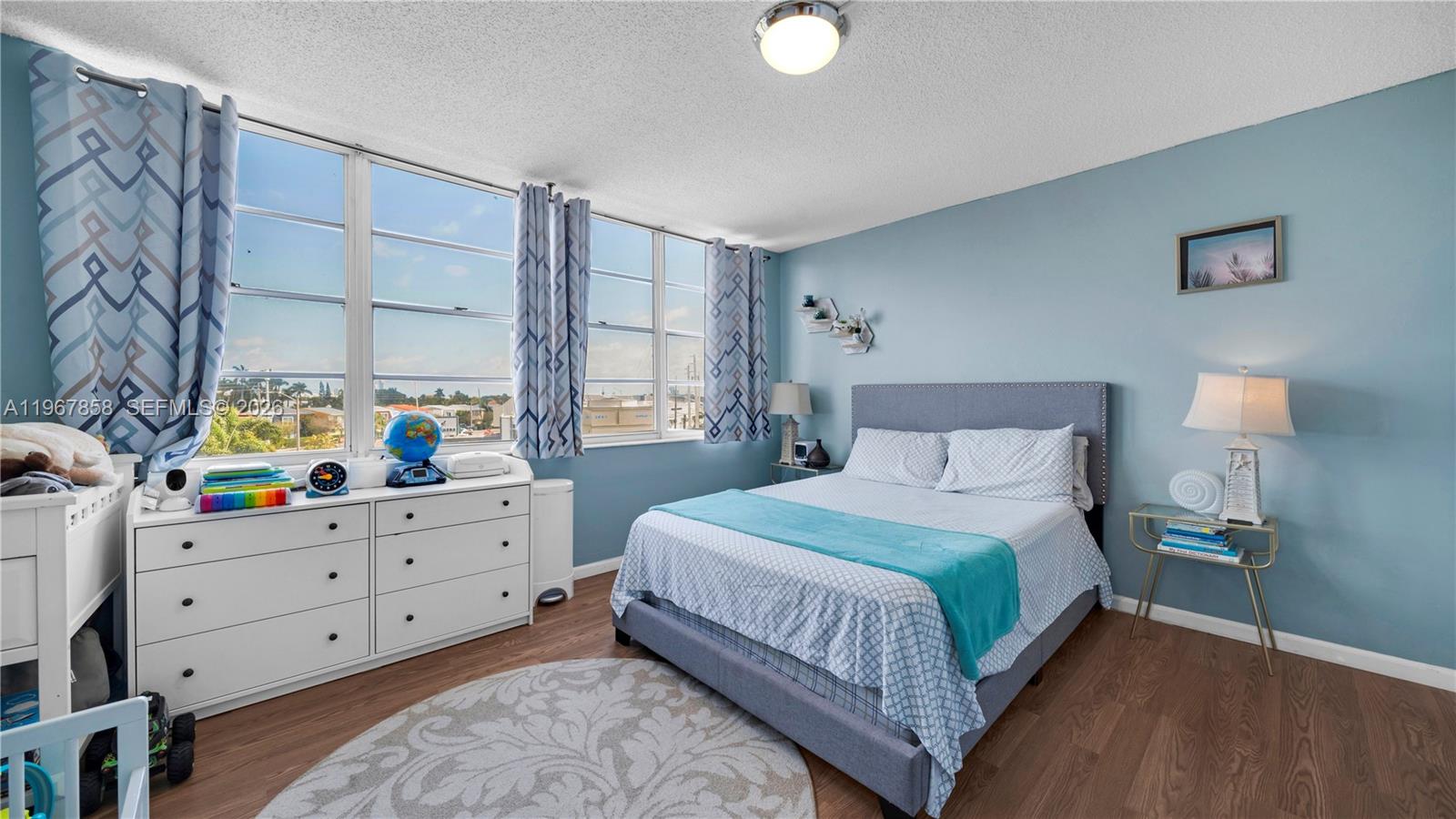 BAYVIEW TOWERS CONDO SOUT - Residential