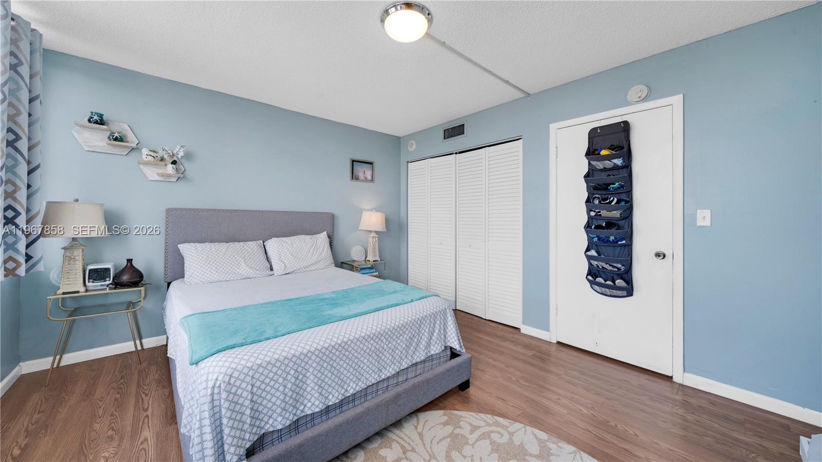 BAYVIEW TOWERS CONDO SOUT - Residential