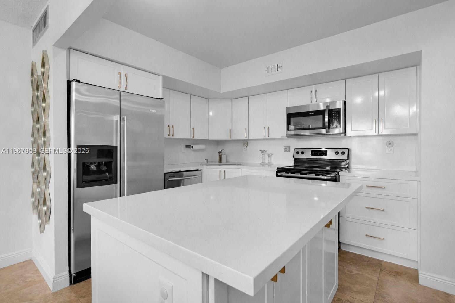 BAYVIEW TOWERS CONDO SOUT - Residential