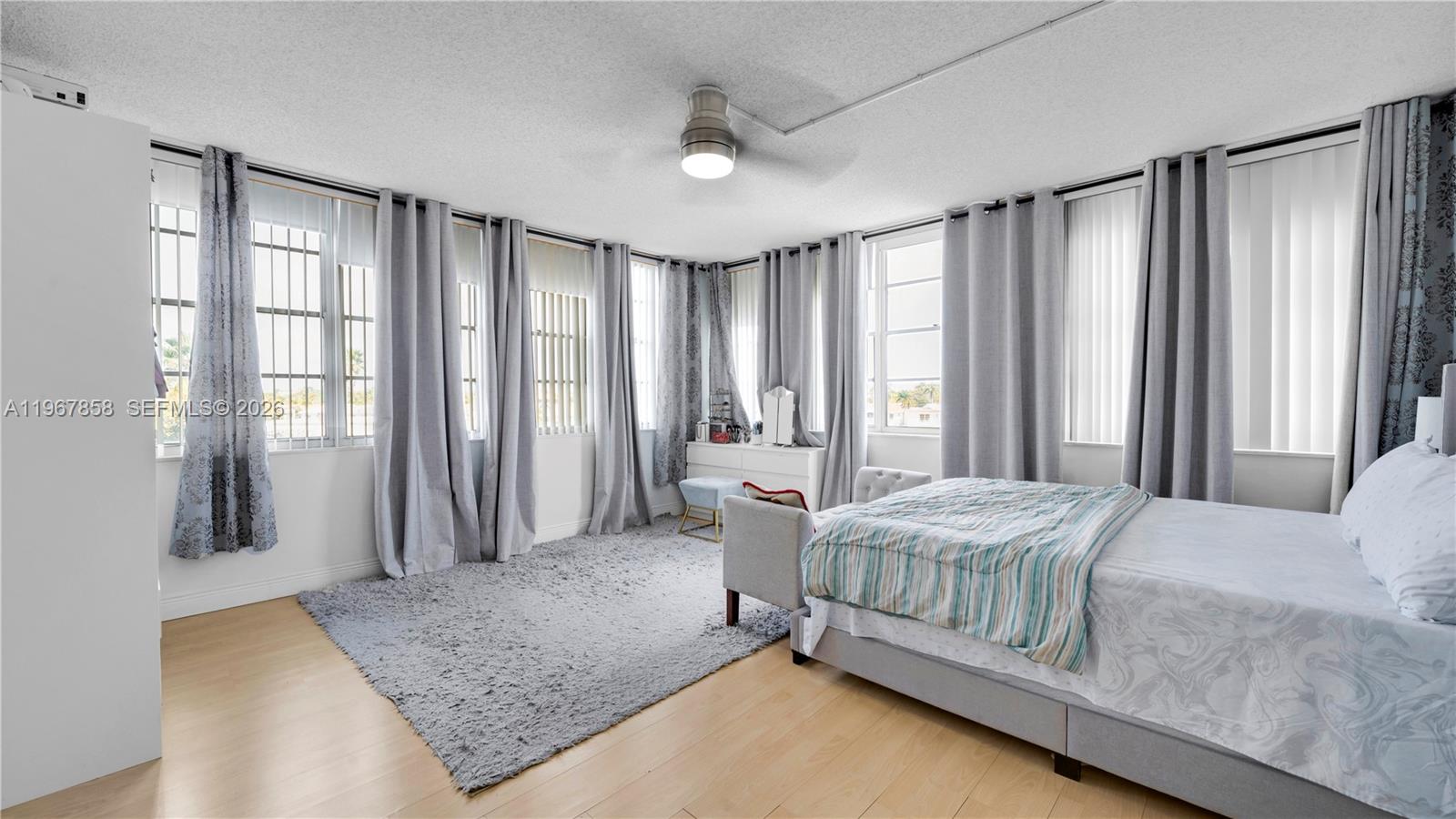 BAYVIEW TOWERS CONDO SOUT - Residential