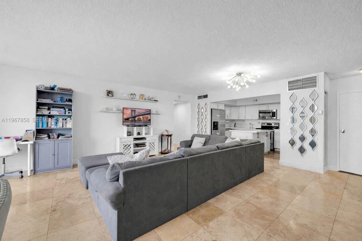 BAYVIEW TOWERS CONDO SOUT - Residential