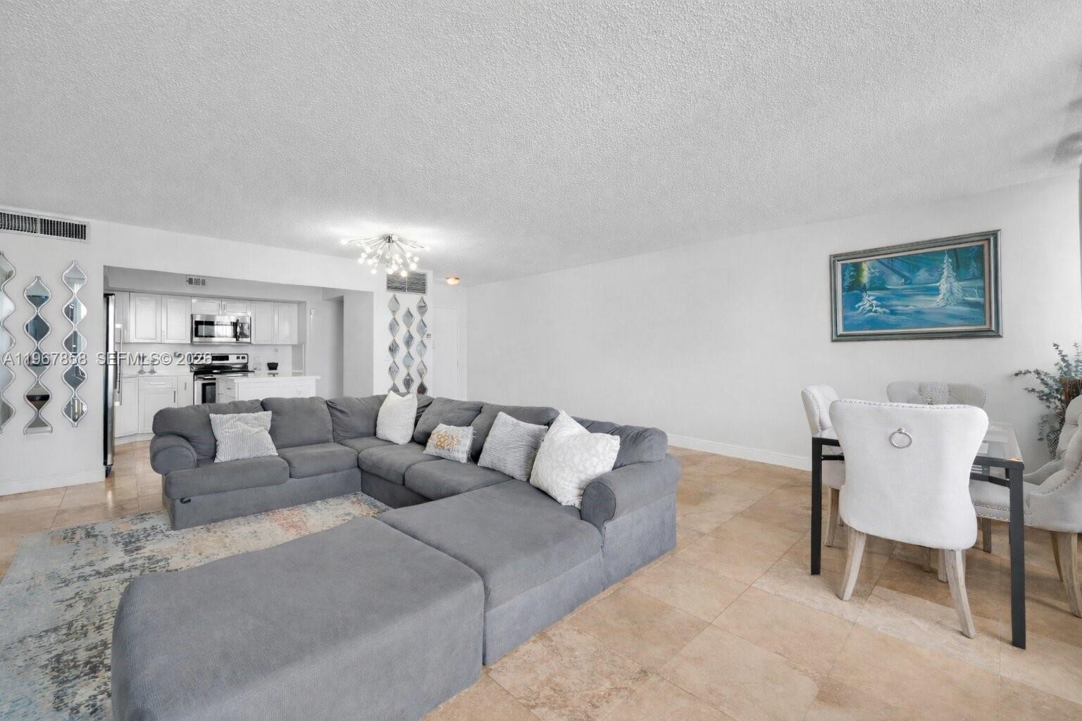 BAYVIEW TOWERS CONDO SOUT - Residential