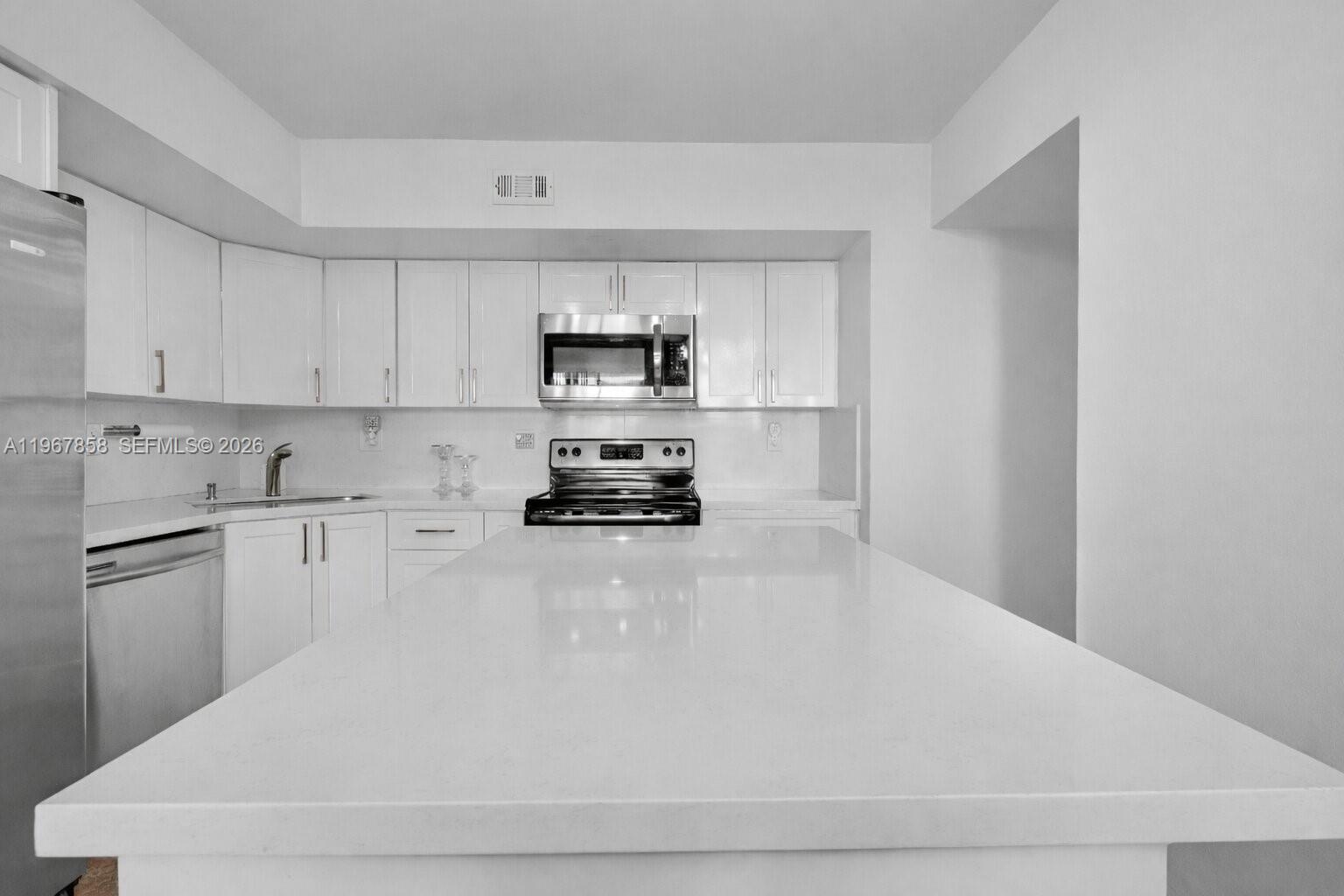 BAYVIEW TOWERS CONDO SOUT - Residential