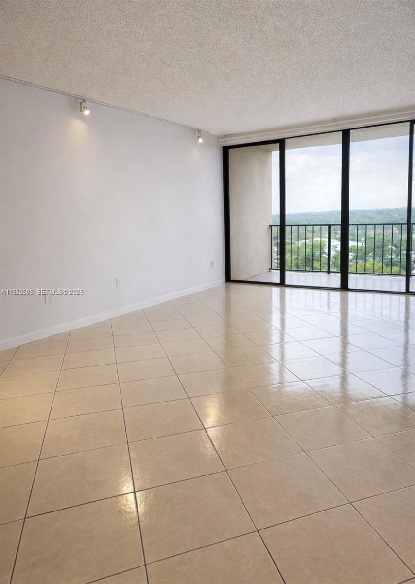 GREENWICH PH I CONDO - Residential Lease