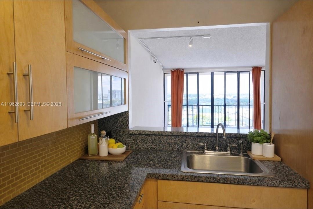 GREENWICH PH I CONDO - Residential Lease