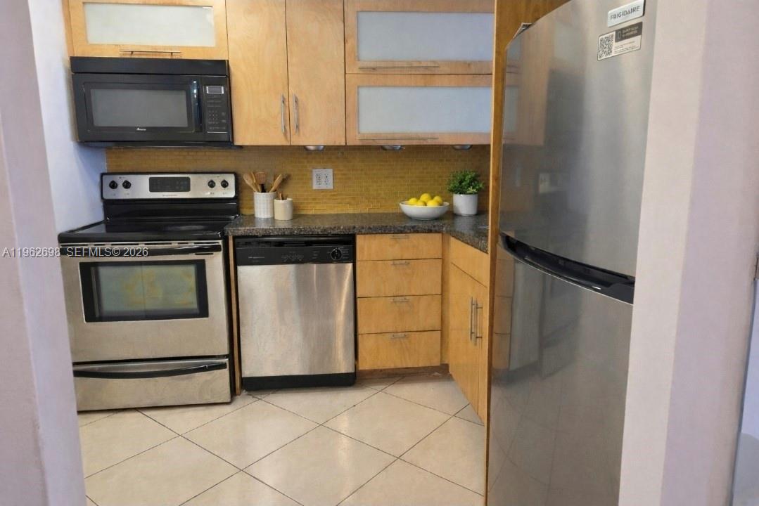 GREENWICH PH I CONDO - Residential Lease