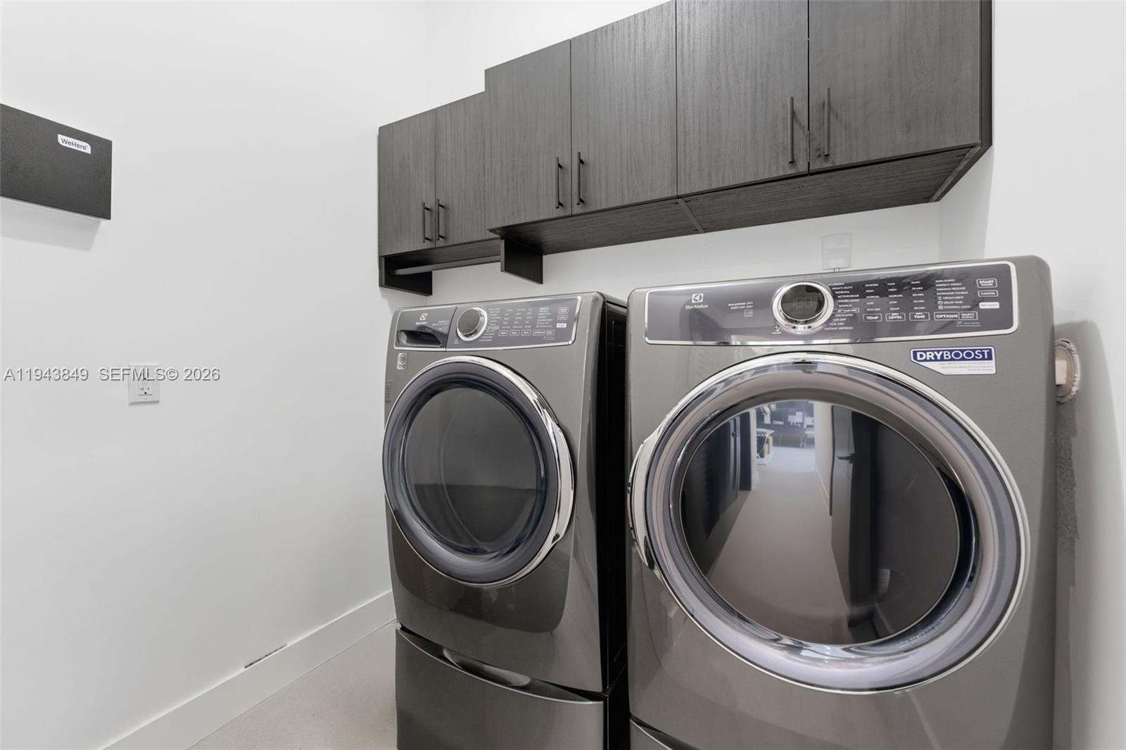 TROPICAL MANORS - Residential