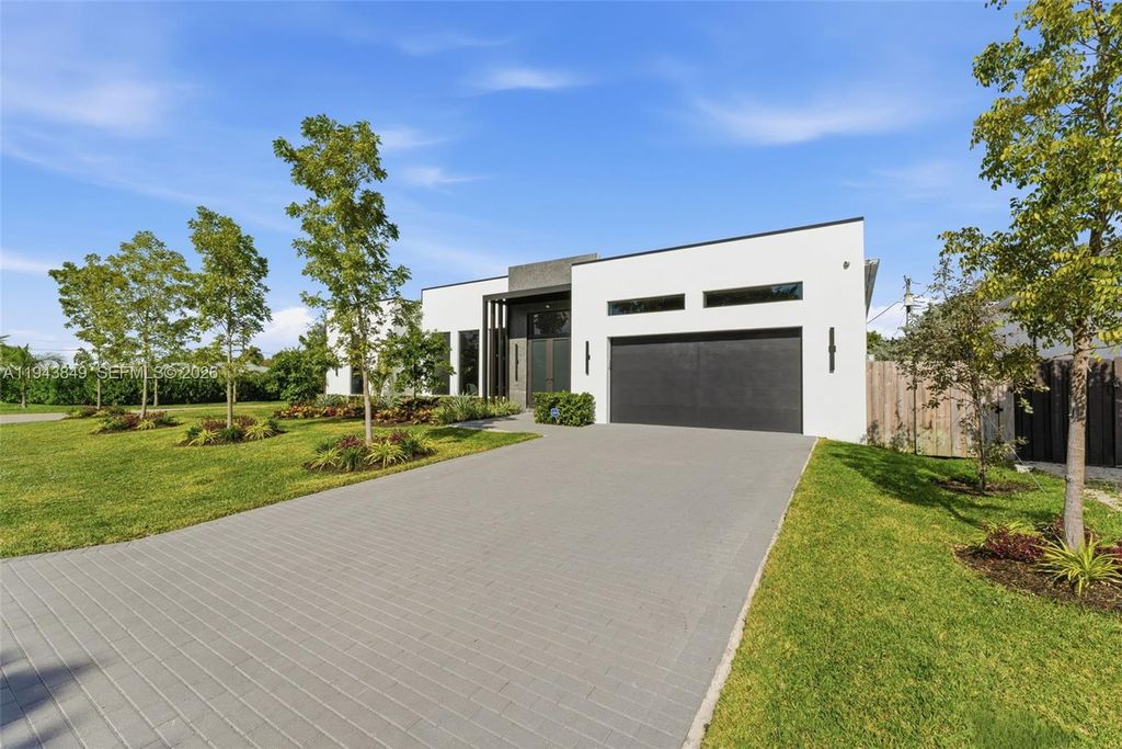 Photo of 301 NE 27th Dr, Wilton Manors, FL 33334 (MLS # A11943849)