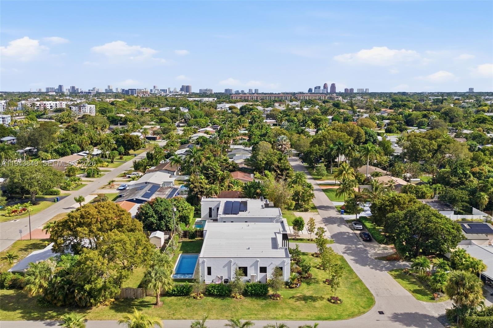 TROPICAL MANORS - Residential