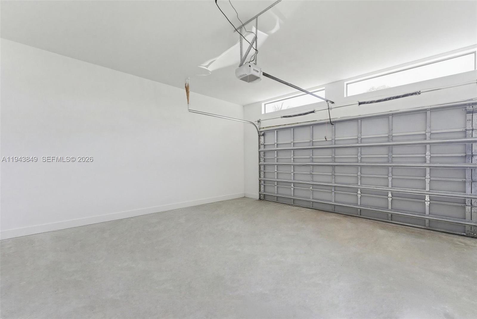 TROPICAL MANORS - Residential