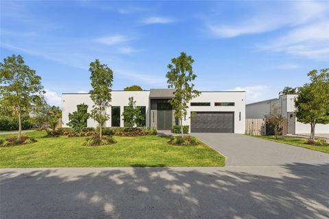 Photo of 301 NE 27th Dr, Wilton Manors, FL 33334 (MLS # A11943849)