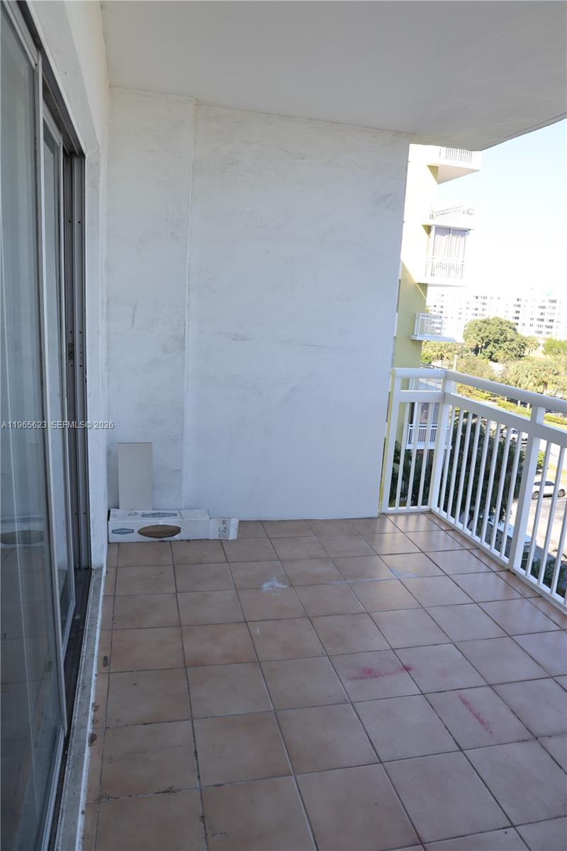 HILLCREST NO 21 CONDO - Residential