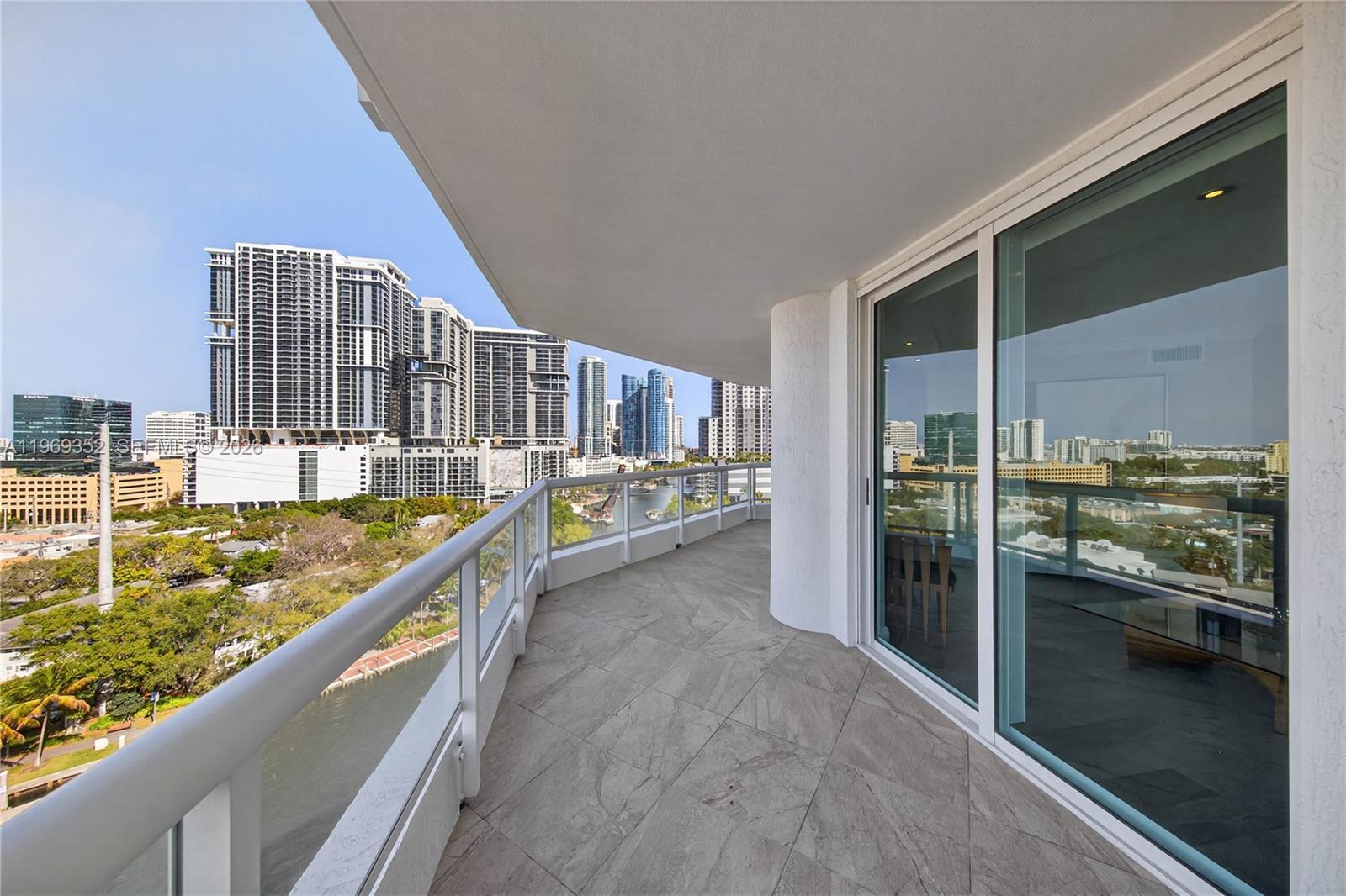 ESPLANADE ON THE NEW RIVE - Residential