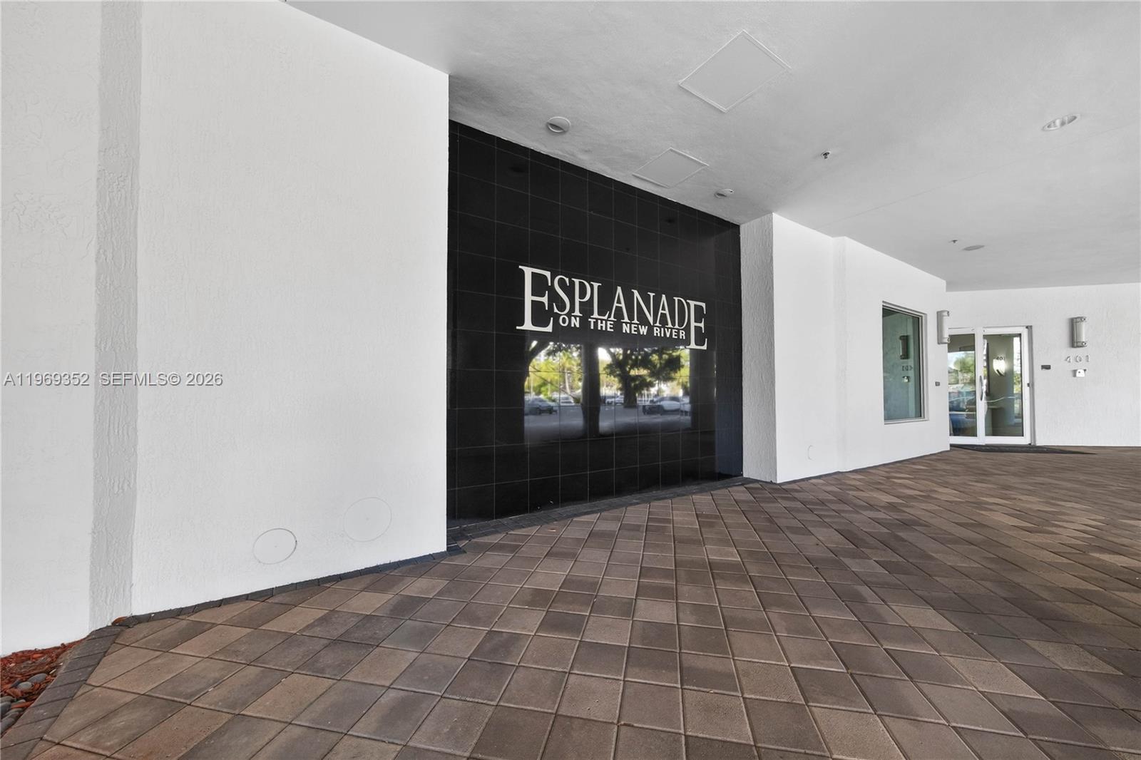 ESPLANADE ON THE NEW RIVE - Residential