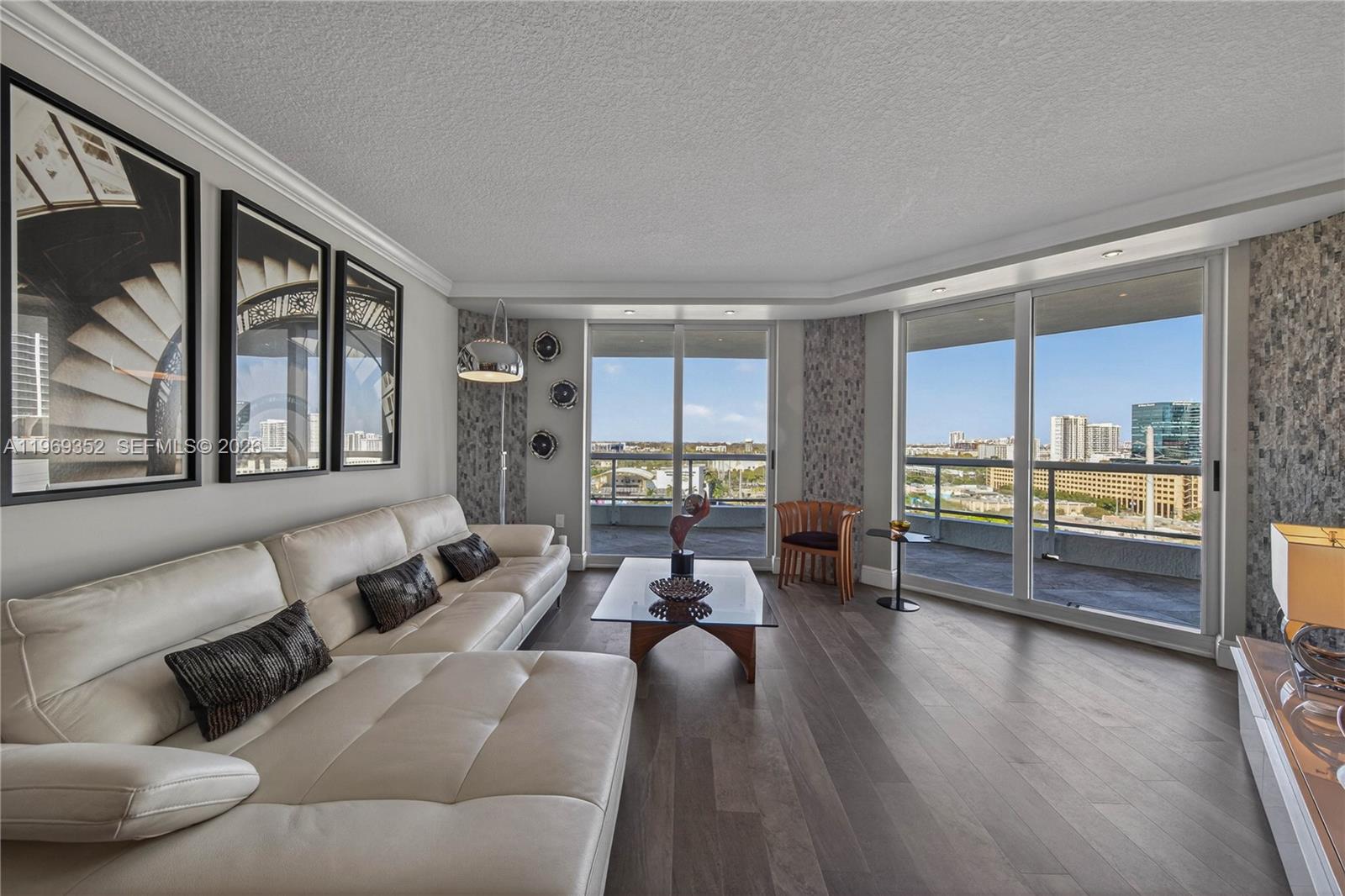 ESPLANADE ON THE NEW RIVE - Residential