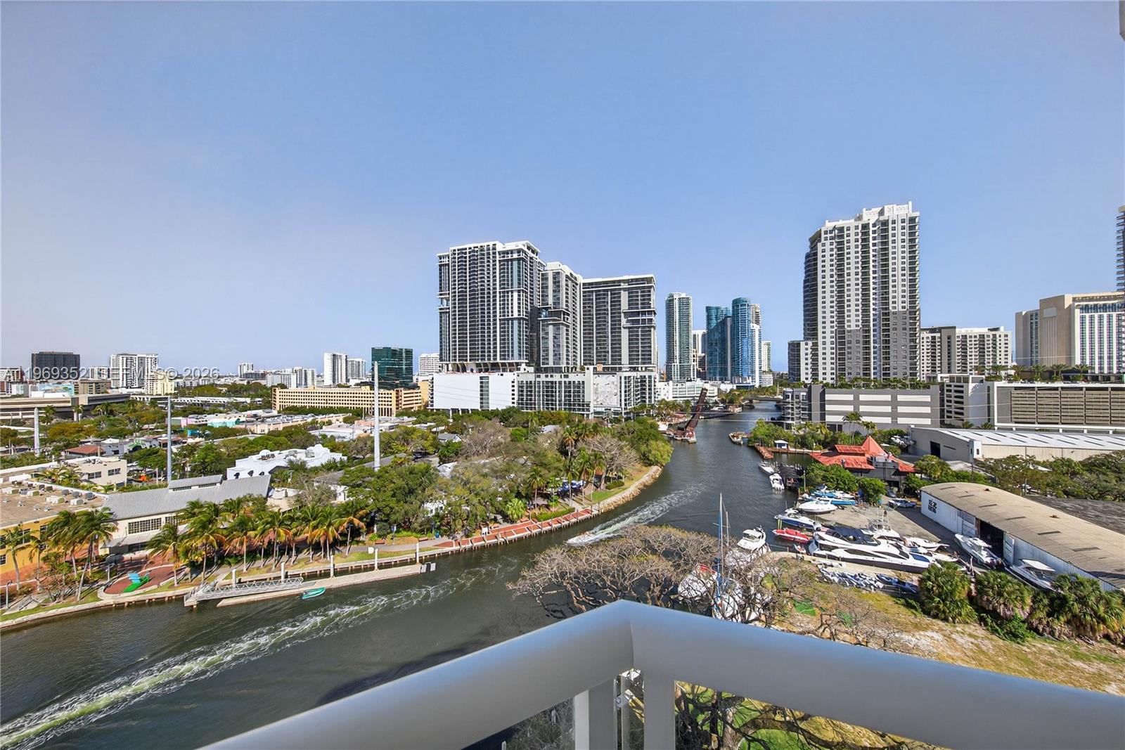 ESPLANADE ON THE NEW RIVE - Residential