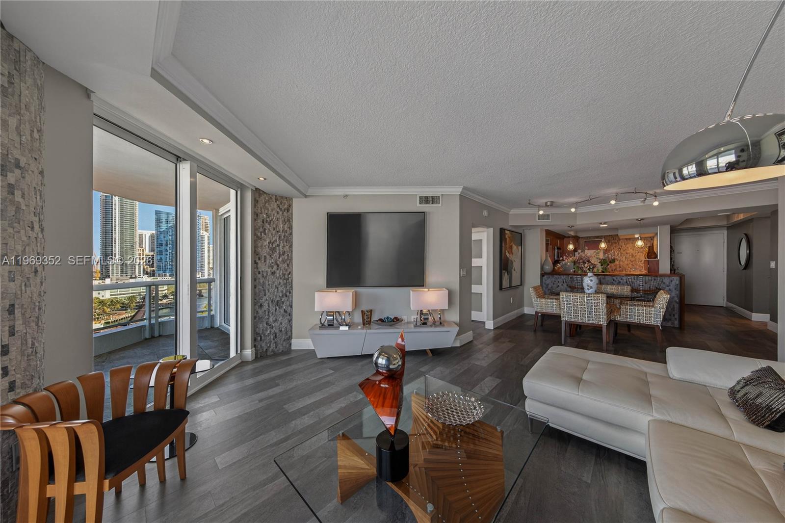 ESPLANADE ON THE NEW RIVE - Residential