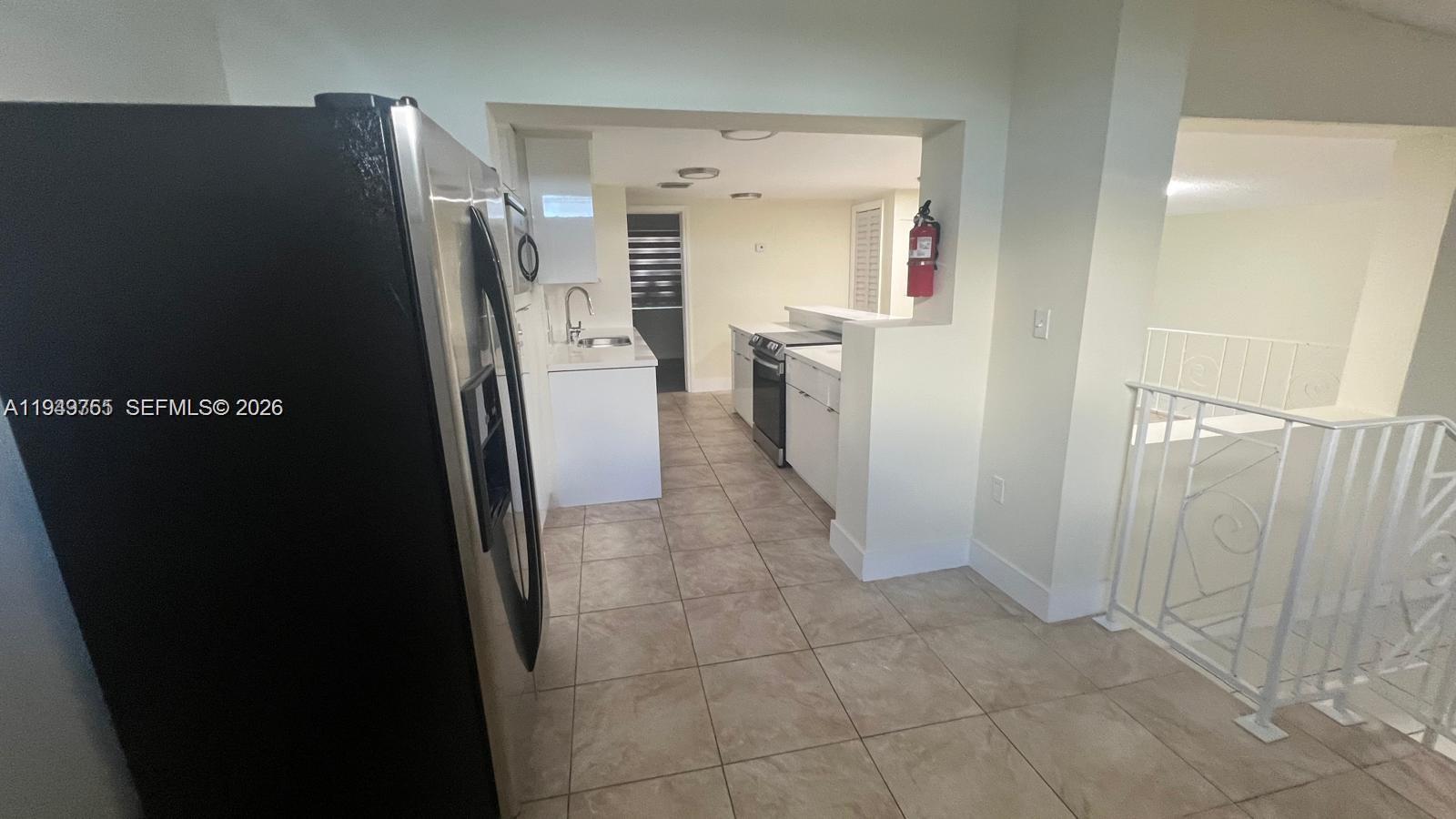 CRAVERO LAKE SHORE ESTATE - Residential