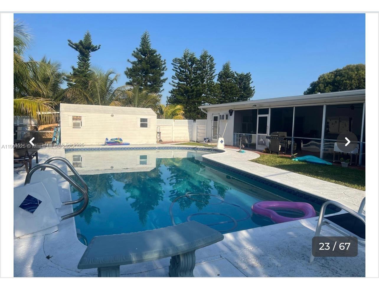 HOLLYWOOD HILLS - Residential