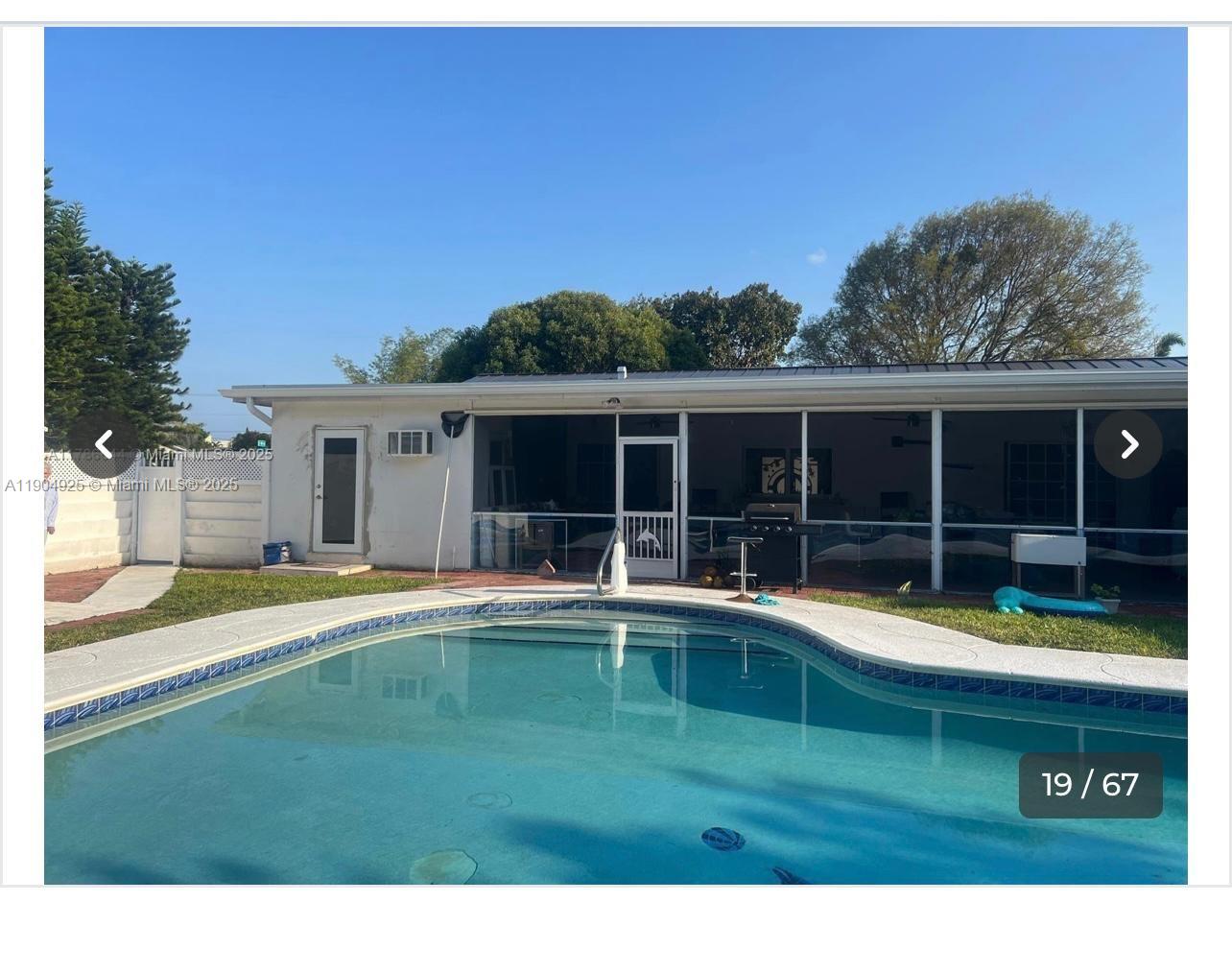 HOLLYWOOD HILLS - Residential