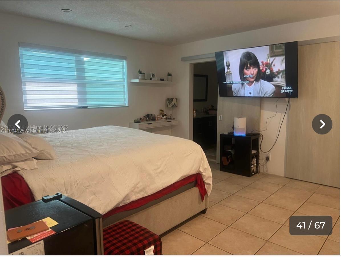 HOLLYWOOD HILLS - Residential