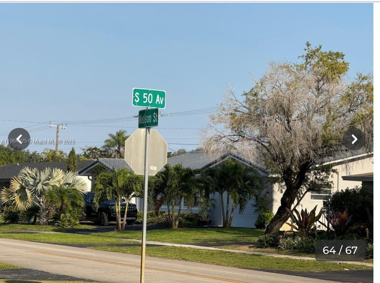 HOLLYWOOD HILLS - Residential
