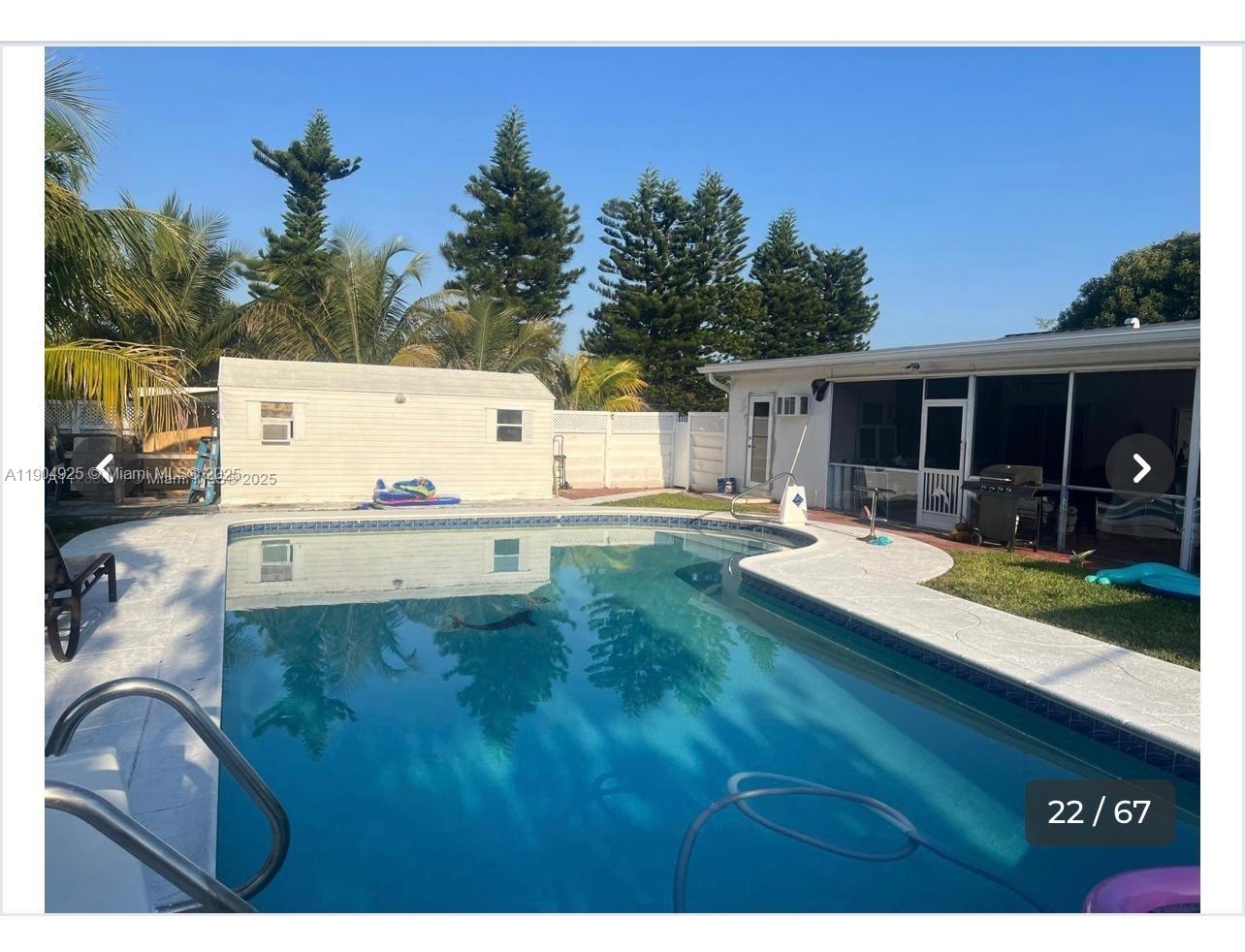 HOLLYWOOD HILLS - Residential