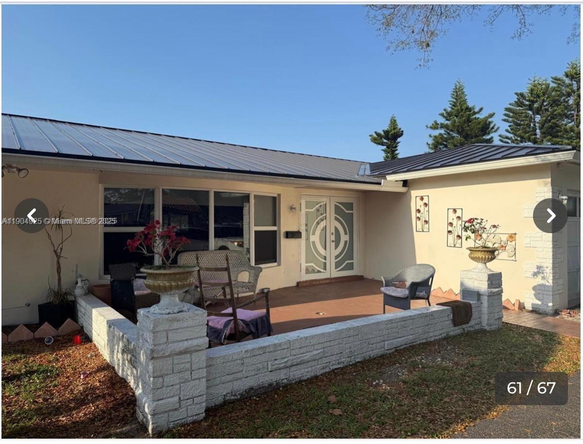 HOLLYWOOD HILLS - Residential