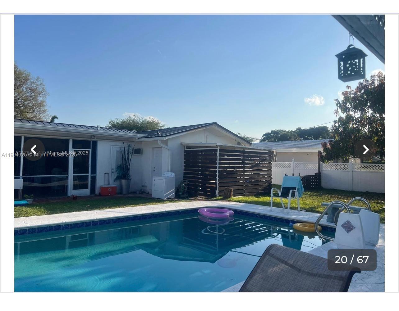 HOLLYWOOD HILLS - Residential